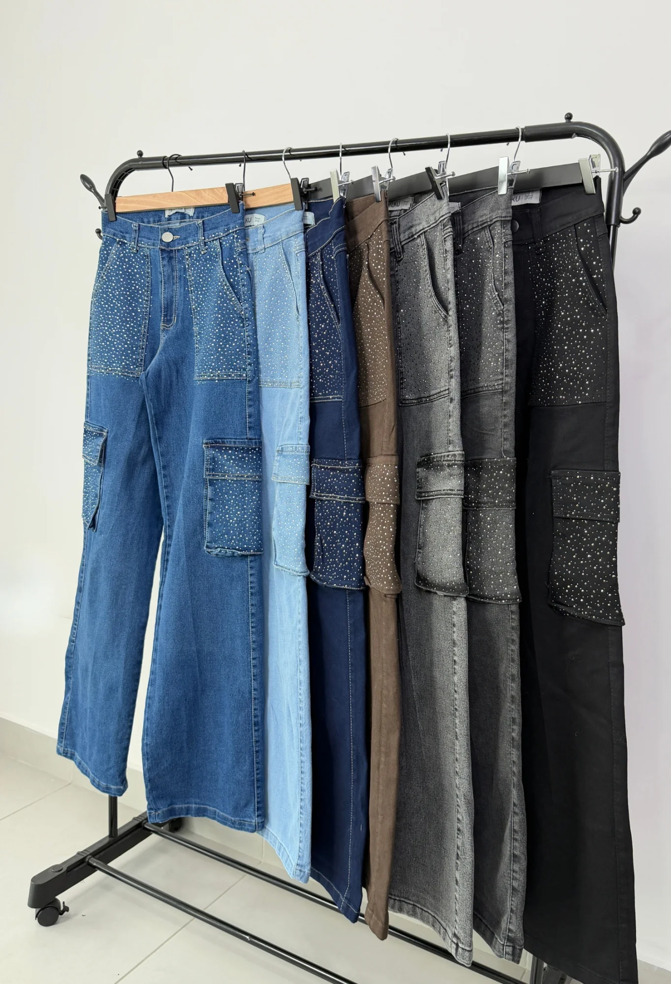 MIL560 - PANTALON CARGO STRASS ELASTIZADO — vista 4
